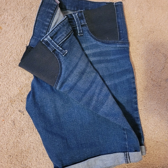 Maternity Shorts - Picture 3 of 4